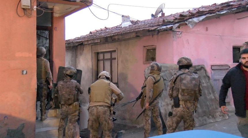İstanbul'da uyuşturucu tacirlerine şafak baskını! 