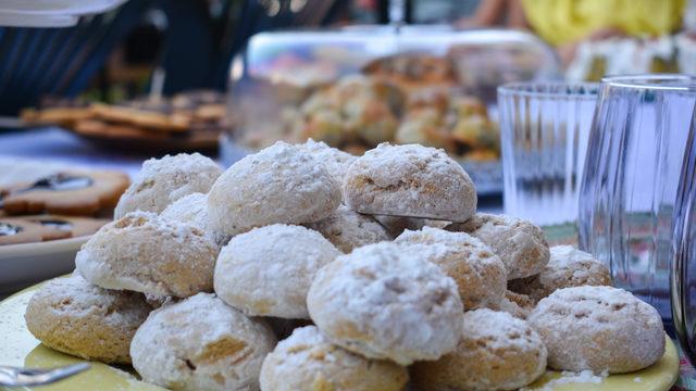 Çat kapı misafirlere asıl sürprizi siz yapın: Üç malzemeli kurabiye tarifi
