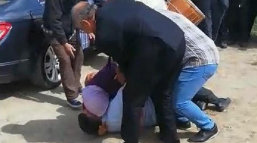 Kastamonu'da ilginç düğün! Damadın anne ve babası güreşti, gören telefona sarıldı