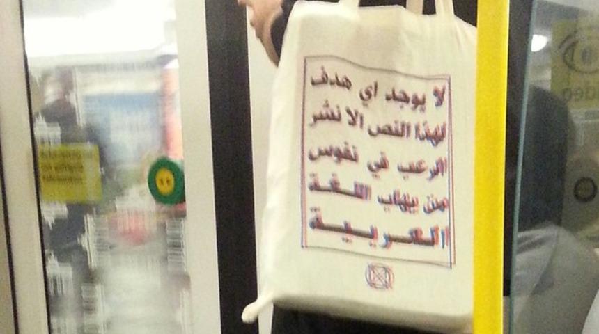 Berlin metrosunda islamofobikleri 'korkutan' troll &ccedil;anta fenomen oldu