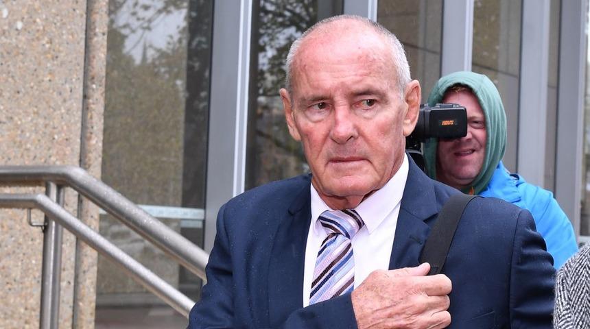 40 yıldır gizemini koruyor! 16 yaşındaki öğrencisine aşık olan beden eğitimi öğretmeninin karısı aranıyor