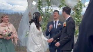 Bu düğün viral oldu! Gelin ve damat yazı tura atarak hangi soyadını kullanacağına karar verdi