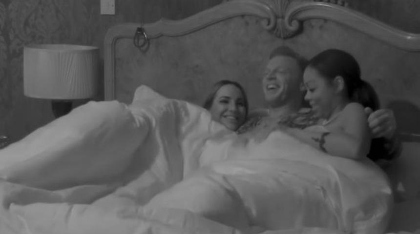 Televizyonda canlı canlı üçlü ilişkileri gösterildi! İzleyiciler şaşkınlığını gizleyemedi