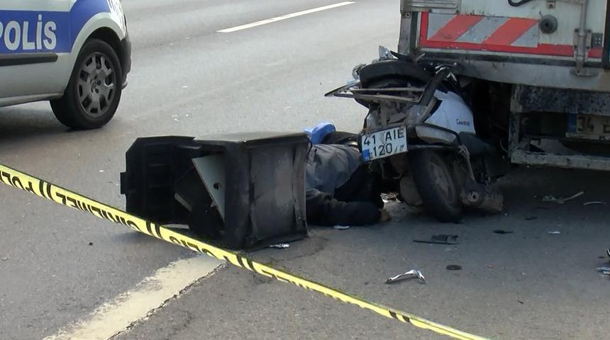 İstanbul'da feci kaza! Motosiklet kamyonete çarptı
