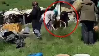 Yangını söndürmek isterken yandı! Korkunç anlar kamerada