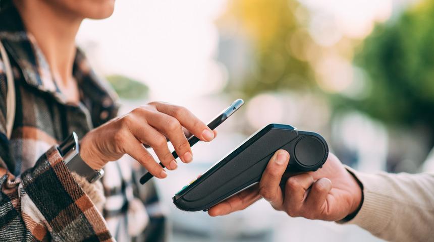 NFC telefonun neresinde? NFC sensörü telefonun arkasında mı?