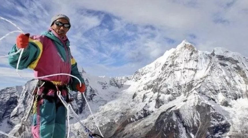 Nepalli dağcı yine Everest’in zirvesinde! Kendi rekorunu kırdı