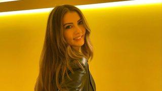 Oyuncu Burcu Özberk'ten bikinili poz! Taş gibisin