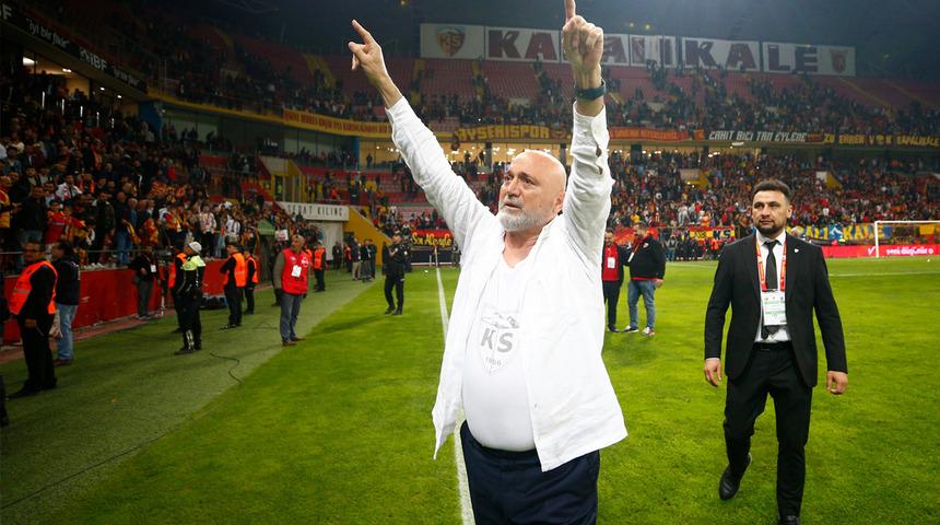 Hikmet Karaman birdenbire ağlamaya başladı! R&ouml;portaj sırasında...