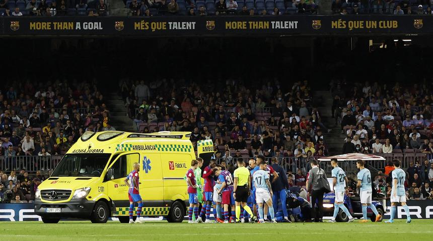 Son dakika: Barcelona maçında korku dolu anlar! Ronald Araujo bir anda yere yığıldı...
