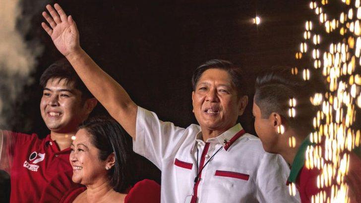 Marcoslar'ın 36 yıl sonra iktidara dönmesi Filipinliler için ne anlama geliyor?