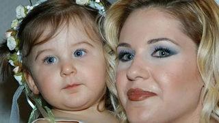 Emine Ün'ün kızıyla olan paylaşımı şaşkına çevirdi! Hangisi Emine, hangisi kızı? 