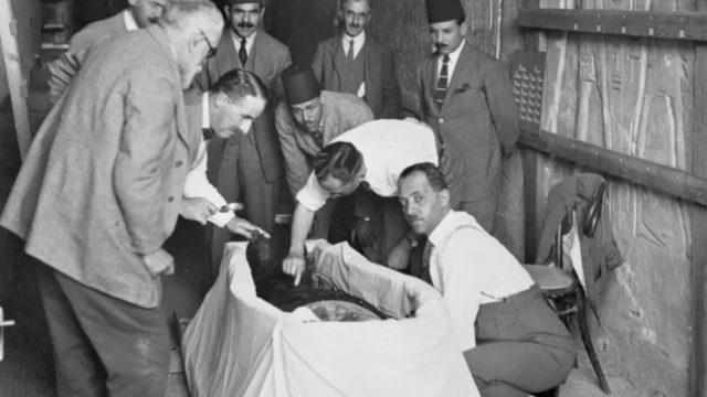 Çocuk firavun Tutankamon'un mezarı böyle keşfedilmiş! İşte 10 yıl süren kazıda ismi anılmayan kahramanlar