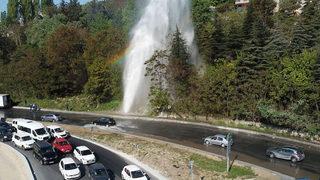 Yer: İstanbul! Su borusu patladı, yollar göle döndü