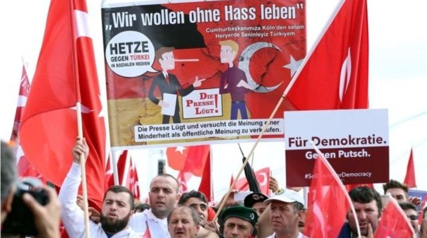 İsve&ccedil;'te el bombalı saldırı: Bir &ccedil;ocuk hayatını kaybetti