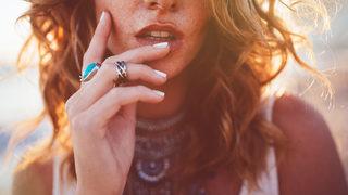 Çöpe atmaya gerek yok! Takılarınızdaki renk değişimlerini kolayca çözebilirsiniz 