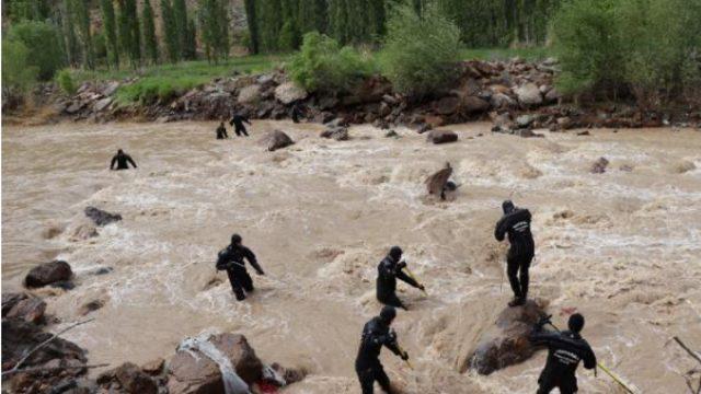 Oltu Çayı'na uçmuş, eşi ve hamile kızının cansız bedeni bulunmuştu! Babayı arama çalışmalarında 13'üncü gün