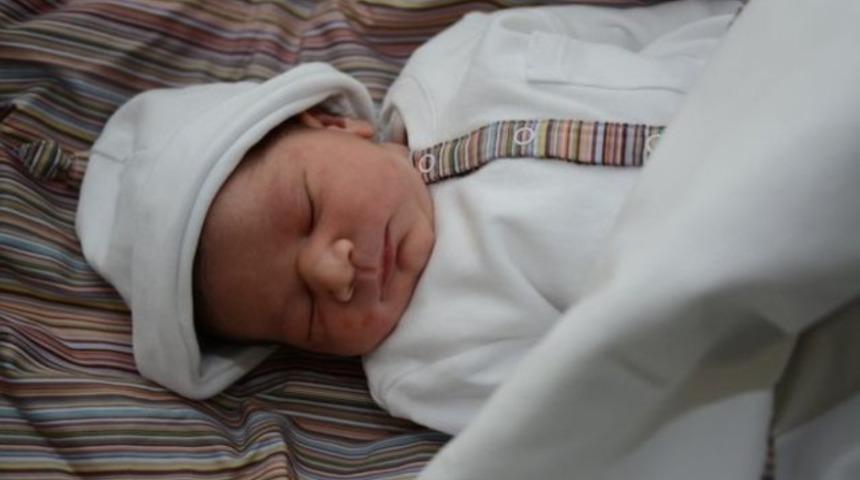 Yumurtalığı 9 yaşındayken dondurulan kadın anne oldu