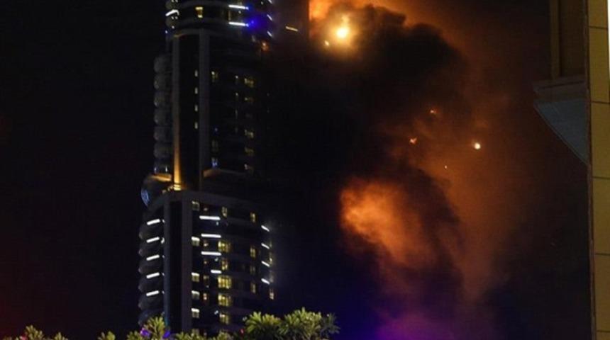 BAE'de 'Acman One' isimli gökdelende yangın çıktı