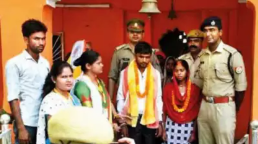 Hindistan’da sevgilisinin evlenmekten vazgeçtiğini söyleyen kadın polise şikayet etti! Karakolda düğün yaptılar