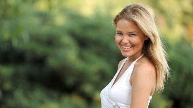 Melike Öcalan kimdir? Mehmet Ali Erbil'in Bir sana elimi değdiremedim dediği Melike Öcalan evli mi? Nereli ve kaç yaşında?