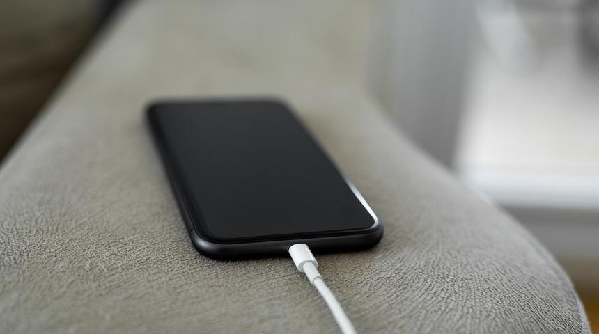 "Son anketim bunu gösteriyor" diyerek paylaştı: İşte USB-C portuna sahip olacak ilk iPhone!