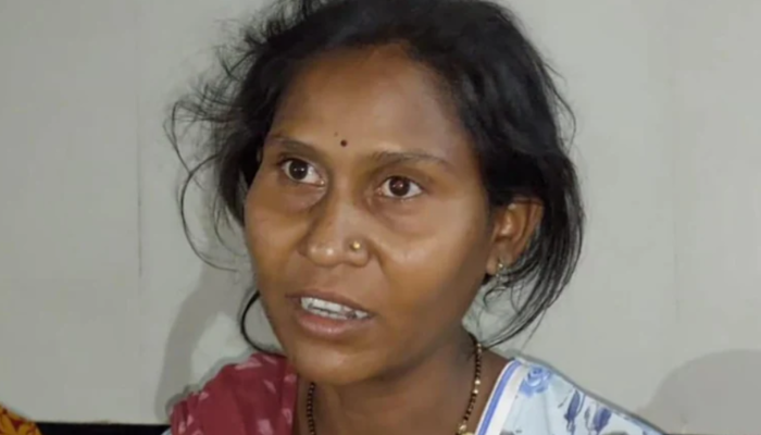 Hindistan’da bir kadın kızını kurtarmak için kaplanla savaştı! Öfkelenen halk orman yetkililerini rehin aldı