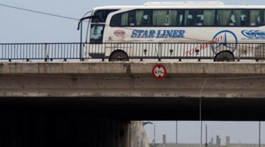 Halep'te tahliye otobüsleri ateşe verildi