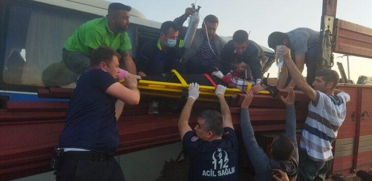 Manisa'da feci kaza! 1 ölü, çok sayıda yaralı... Kamyondaki profiller otobüsün camından içeri girdi G4