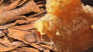 Etkisini anında gösterir: Cinsel gücü artırır, iktidarsızlığı bitirir! Bal tarçın karışımının faydaları