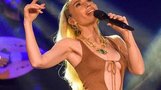 Gülşen'in dekolteli elbisesi bu sefer beğenilmedi! En kötüsü