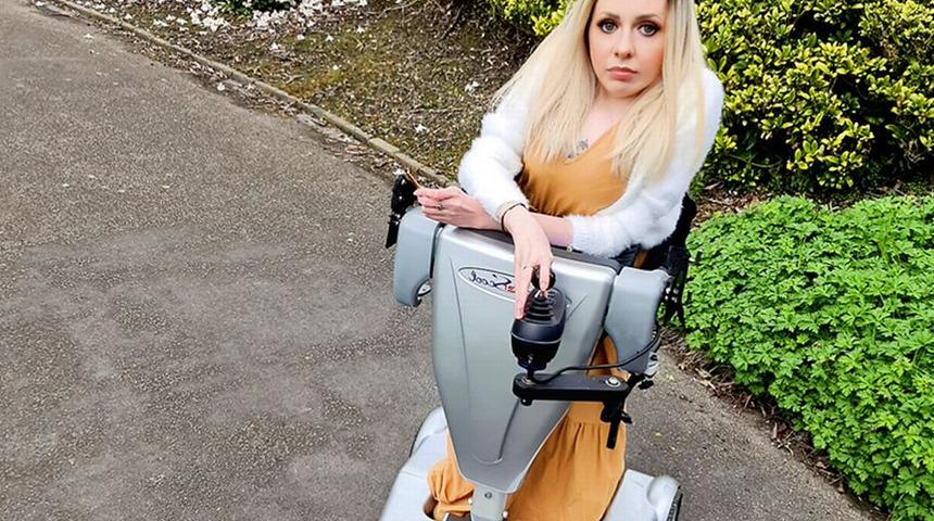 30 yıldır oturamıyor! Şimdi dik duramayacak hale gelmekten korkuyor