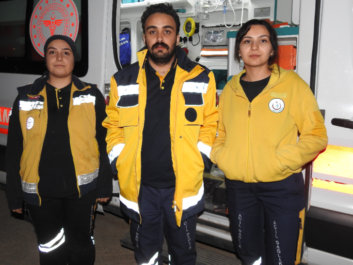 Gaziantep'te ambulansı kaçırmaya çalışan hasta yakınları sağlıkçılara dehşeti yaşattı! 'Ambulansı ben kullanırım' deyip...