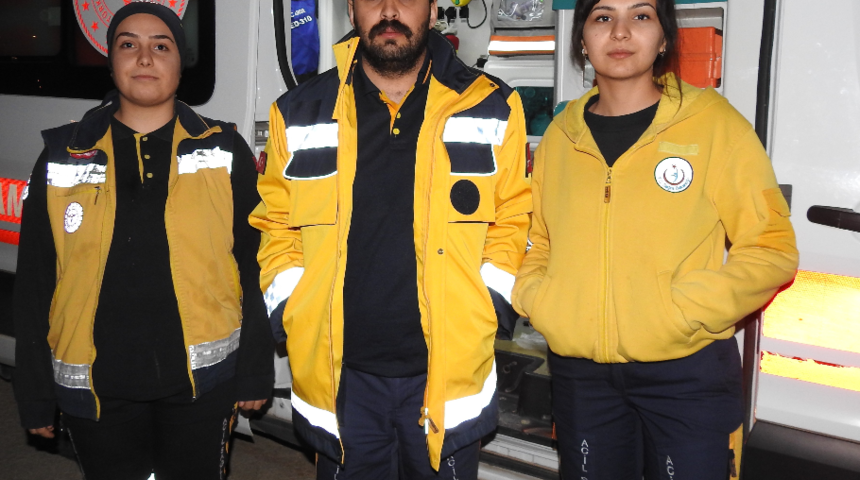 Gaziantep'te ambulansı kaçırmaya çalışan hasta yakınları sağlıkçılara dehşeti yaşattı! 'Ambulansı ben kullanırım' deyip...