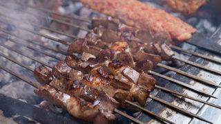 Yemeden önce iki kere düşünün! Kolon kanserine neden oluyor