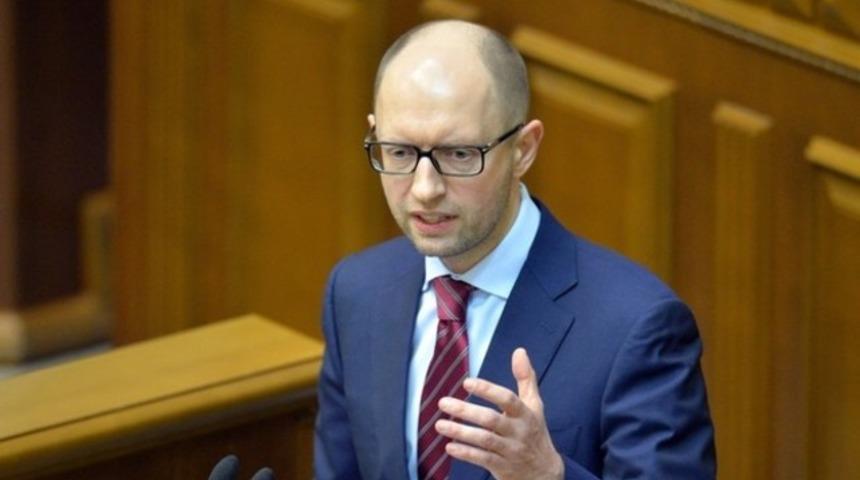 Ukrayna Başbakanı Arseniy Yatsenyuk istifa etti