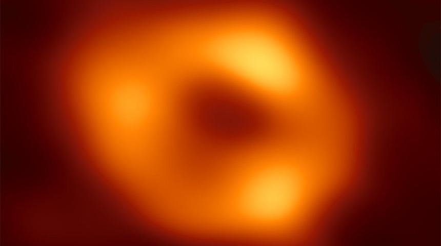 Samanyolu Galaksisi'ndeki dev kara deliğin ilk fotoğrafı çekildi
