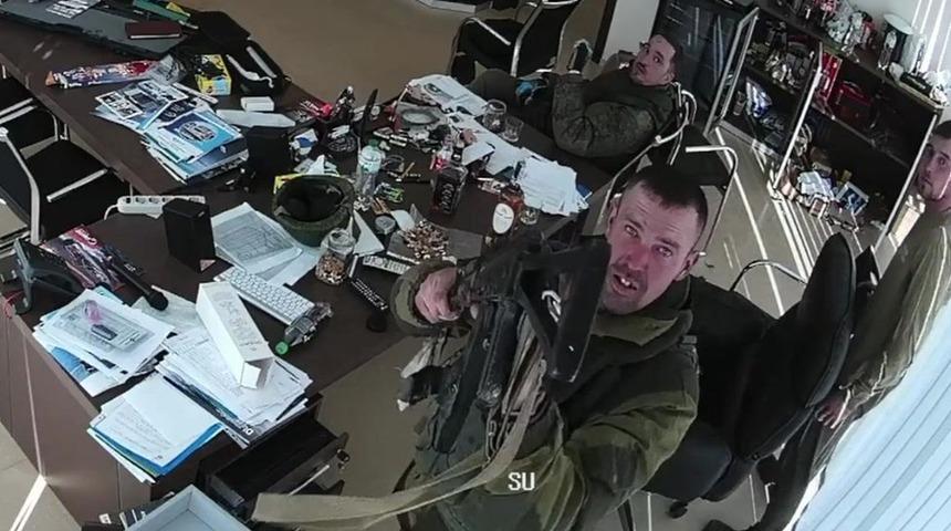 Ukrayna savaşı: BBC'ye ulaşan video kayıtlarında Rus askerlerin silahsız sivilleri &ouml;ld&uuml;rd&uuml;ğ&uuml; g&ouml;r&uuml;l&uuml;yor