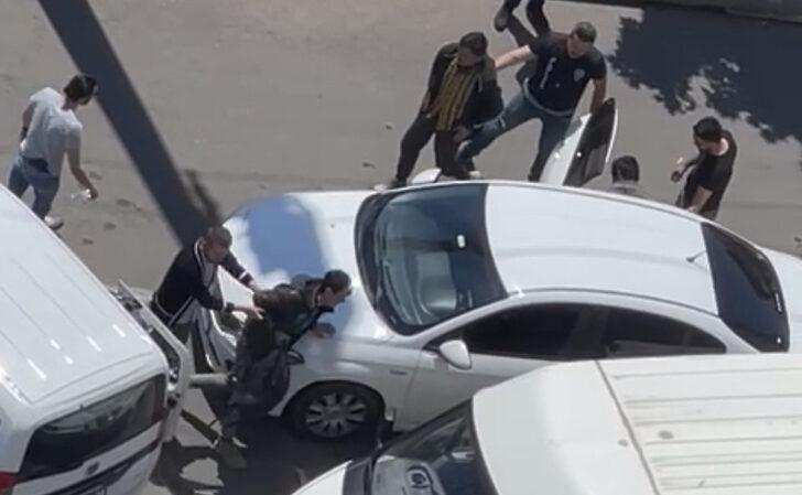 Polisin durdurduğu otomobilden 16 kaçak göçmen çıktı