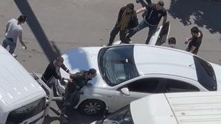 Polisin durdurduğu otomobilden 16 kaçak göçmen çıktı