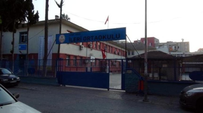 Mersin'de ortaokul m&uuml;d&uuml;r&uuml;nden 'Kız-erkek yan yana oturma' yasağı
