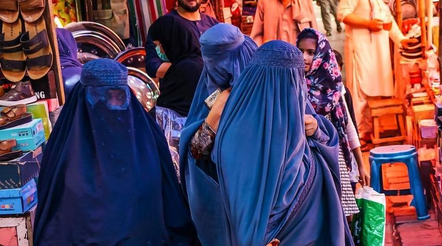 Afganistan'da burka zorunluluğu: 'Bu &uuml;lkede kadın olmak bir su&ccedil; gibi'