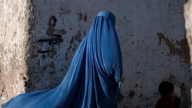 Burka zorunluluğu, Taliban'ın yeniden Afganistan'da yönetime gelmesinden bu yana attığı en sert adımlardan biri