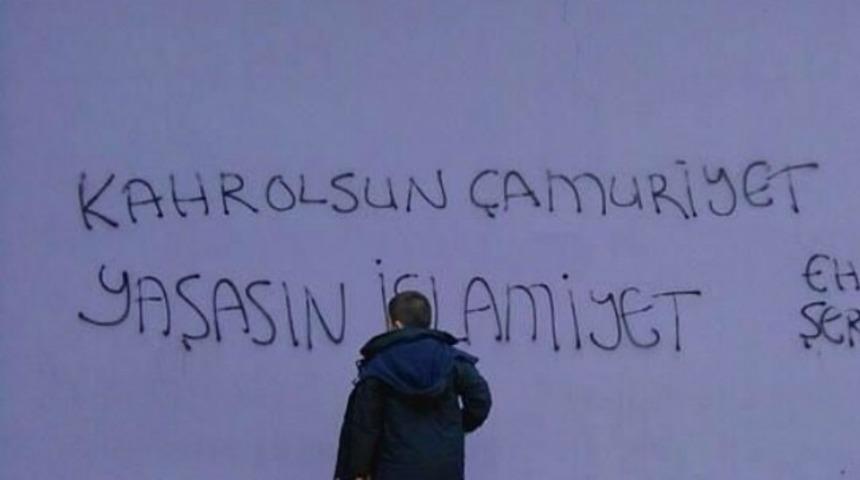 Trabzon&rsquo;da Atat&uuml;rk b&uuml;stleri ve Cumhuriyet&rsquo;e saldırı