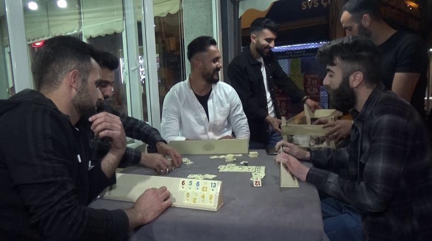 Bursa'da okey masasında şaşkına çeviren olay: Doğum yaptığını anladık, ellemedik