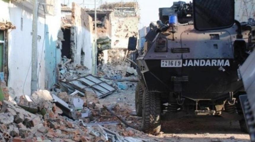 Sur'da &ccedil;atışma: 4 asker yaralı