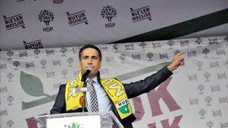 HDP milletvekilinin aracındaki kişi, terör örgütü üyeliğinden tutuklandı