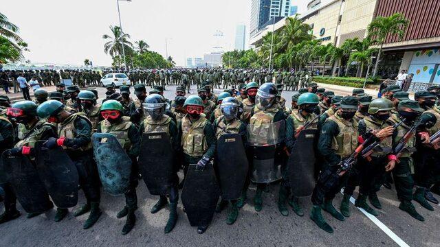 Başkent Colombo'da bu hafta cumhurbaşkanlığı binasını koruyan askerler