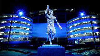 Manchester City, Agüero'nun heykelini dikti
