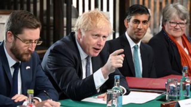 Başbakan Boris Johnson devlet memuru sayısını beşte bir azaltmak için hazırlıkların yapılmasını istedi